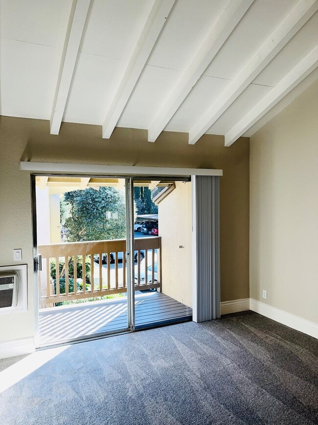 Building Photo - Upper Level Condominium in Station West