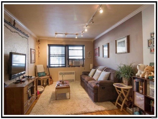 Foto del edificio - 11866 Metropolitan Ave