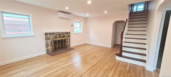 Building Photo - 75-30 186th St