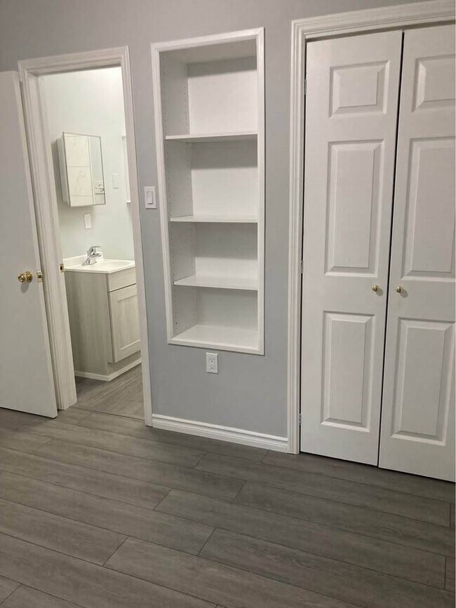 Building Photo - 4-106 Byron