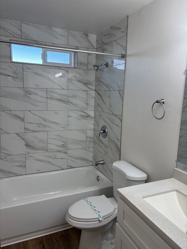 Foto del edificio - 3723 Ingraham St