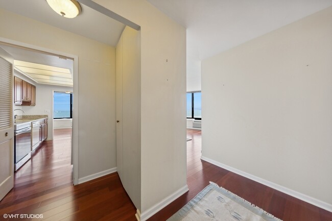 Foto del edificio - 155 N Harbor Dr