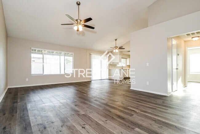 Building Photo - REDUCED PRICE! Charming 4 Bedroom in Peoria!