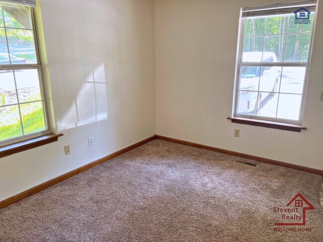 Foto del edificio - 5336 Dodson Branch Rd