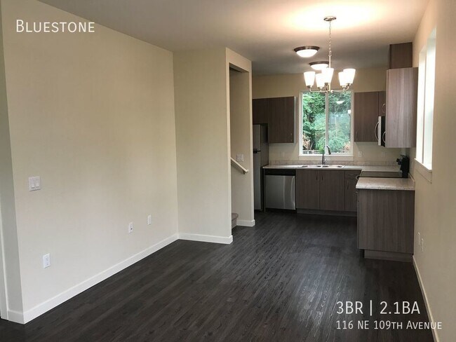 Building Photo - Newer 3br/2.5ba Townhome