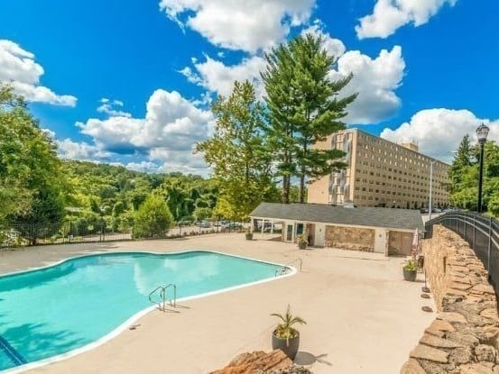 Swimming Pool - The Falls at Roland Park