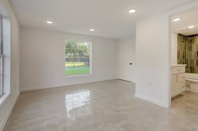 Foto del edificio - 808 Oakhurst St