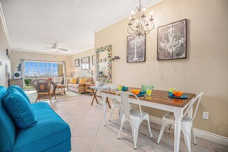 Building Photo - 7000 Seawall Blvd