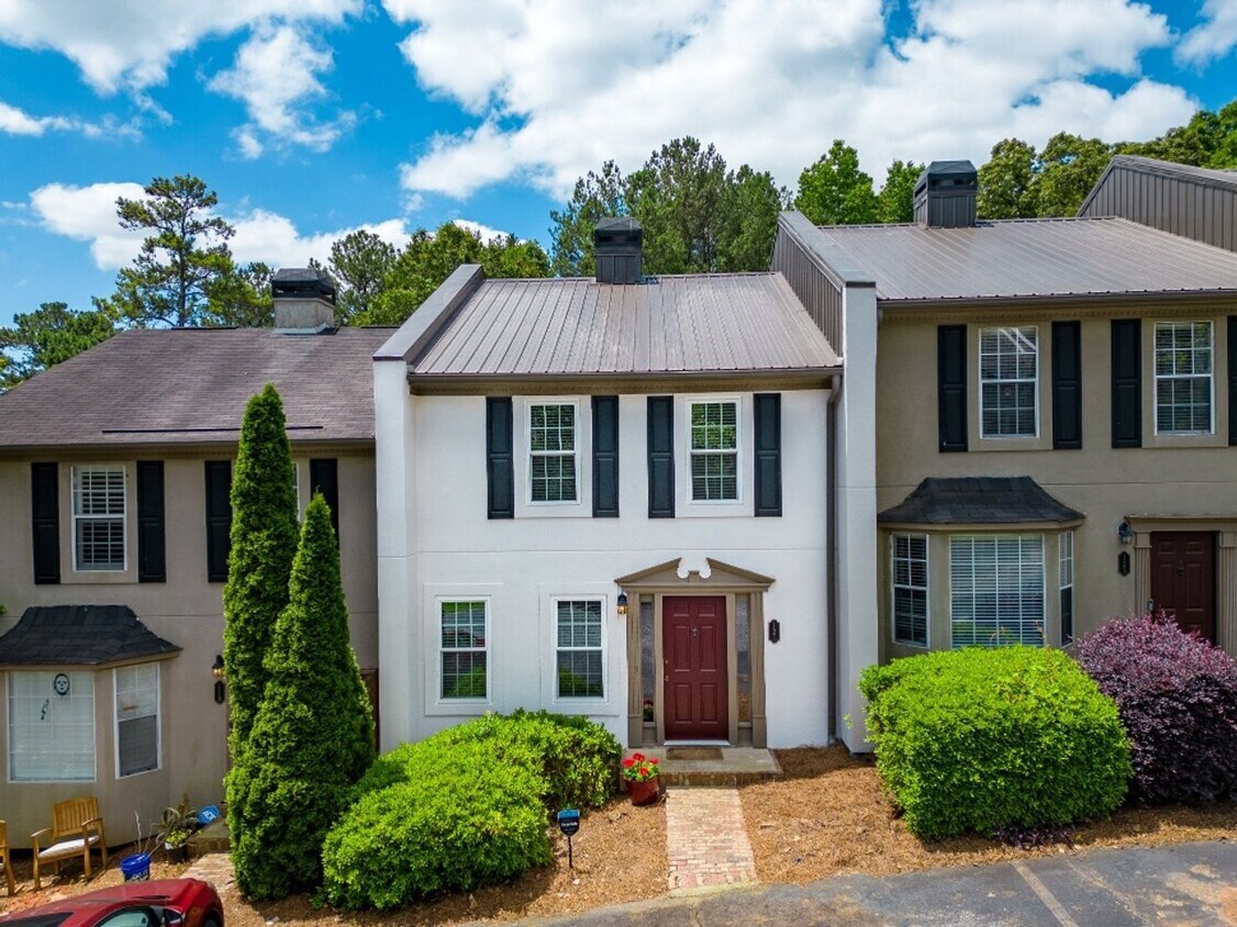 Foto principal - AVAILABLE 2ND WEEK OF OCTOBER | 2 Bedroom ...