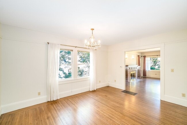 Building Photo - 1537 Court St