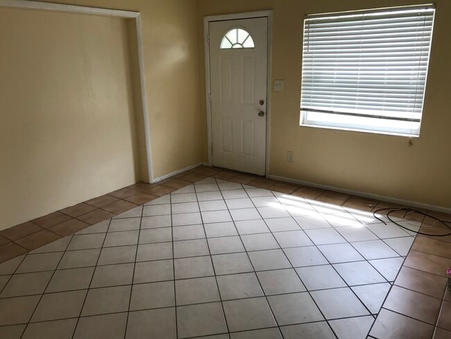 Foto del edificio - 4836 Turnbull Dr