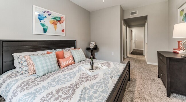 Building Photo - 938 Kingwood Drive Unit 1220