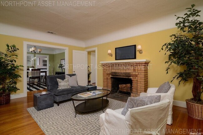 Foto del edificio - Charming East Sacramento Bungalow – Prime ...