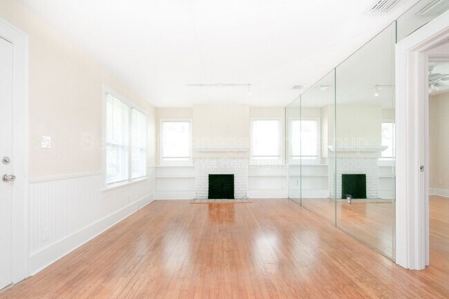 Foto del edificio - 1313 Buckingham Rd