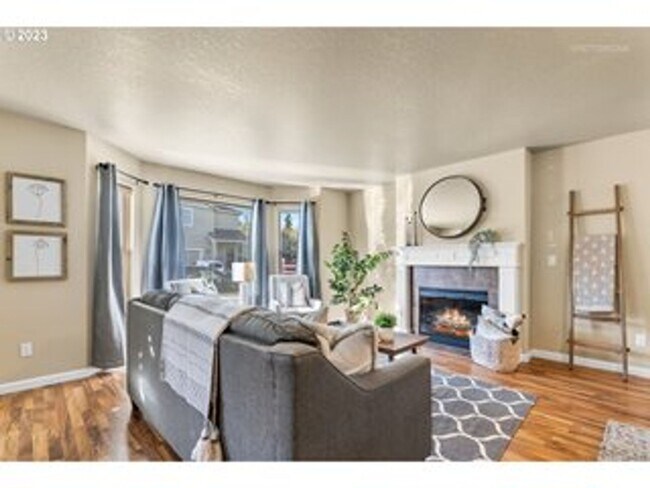 Building Photo - Beautiful 3 Bedroom Forest Grove Home!
