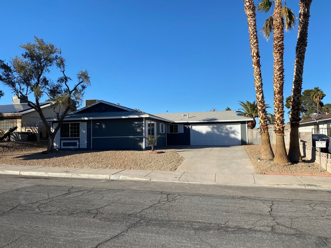 Primary Photo - SE!!! Single Story Home!!! Long Drive way!...