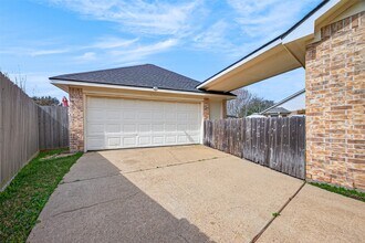 Building Photo - 13310 Larkhill Gardens Ln