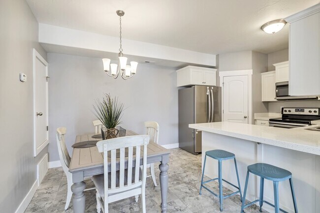 Foto del edificio - 161 W Ridge Rd