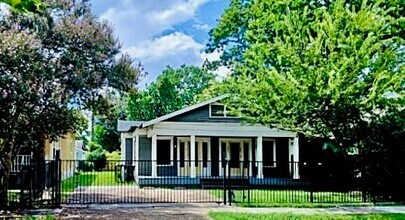 Building Photo - 303 Northwood St