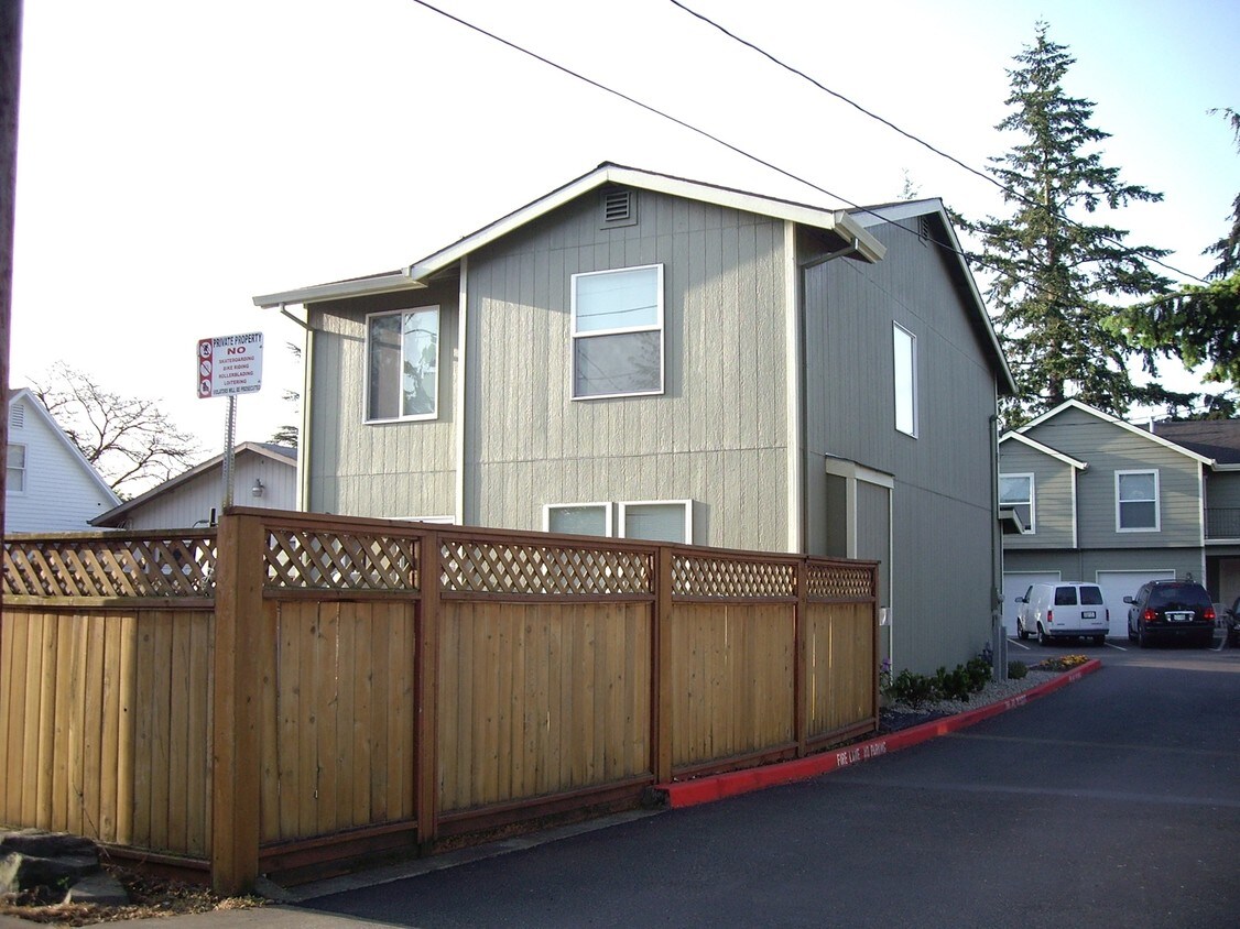 Building Photo - 7820-7838 SE Otty St