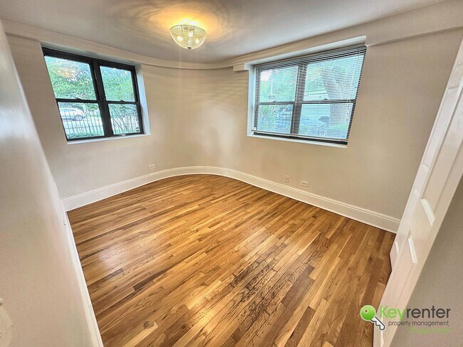 Foto del edificio - 1353 W Fargo Ave