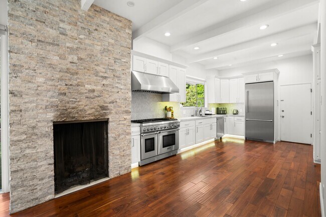 Building Photo - 2411 Benedict Canyon Drive
