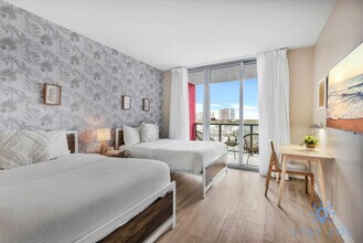 Building Photo - 2602 E Hallandale Beach Blvd