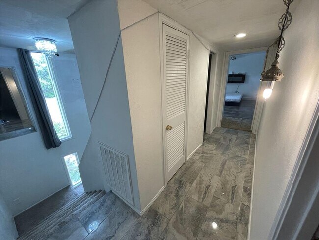 Foto del edificio - 6302 Riverview Way