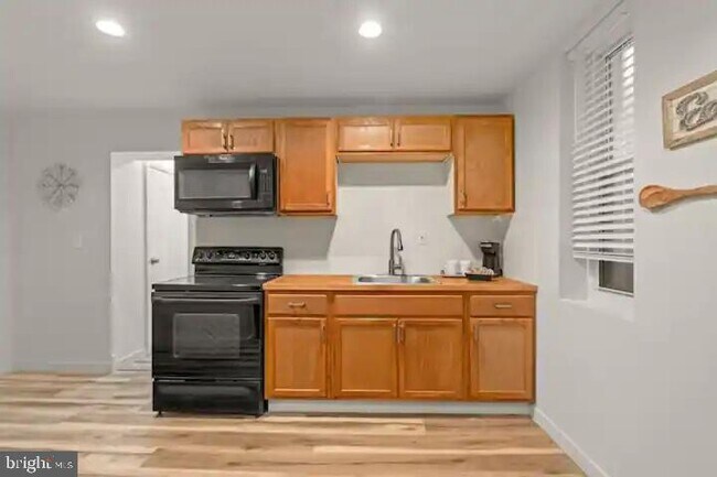 Building Photo - 211 N 63rd St