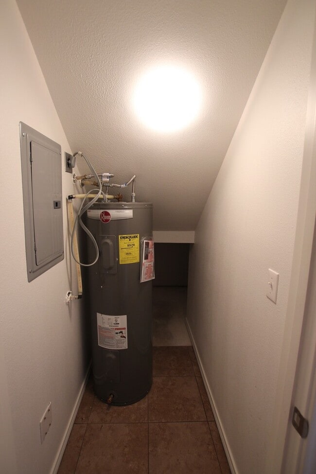 Building Photo - Coming Soon: 2 Bedroom Duplex for Rent in ...