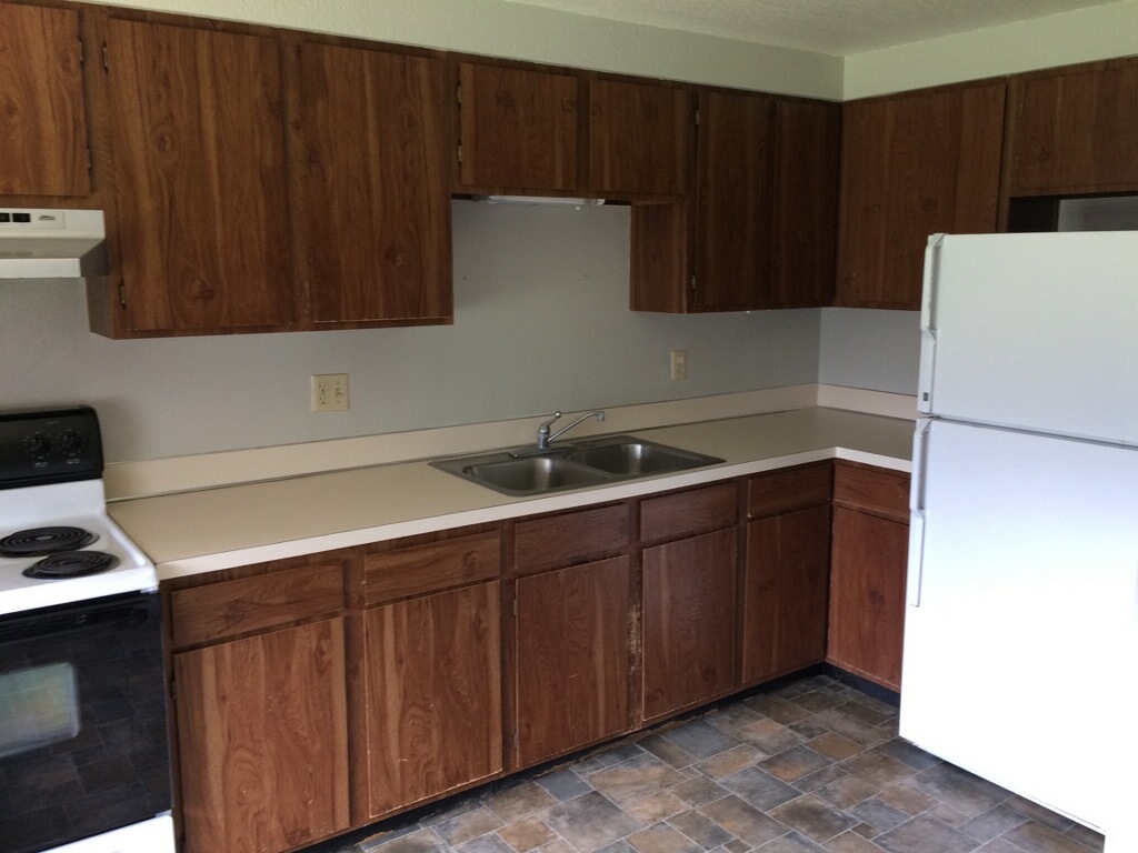 Primary Photo - 210 Plum Ave
