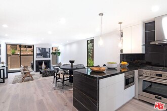 Building Photo - 1033 Carol Dr