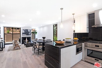 Building Photo - 1033 Carol Dr