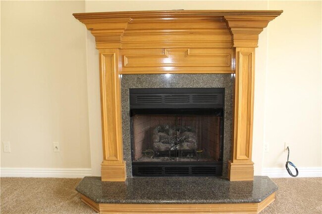 Building Photo - 330 Windsor Dr