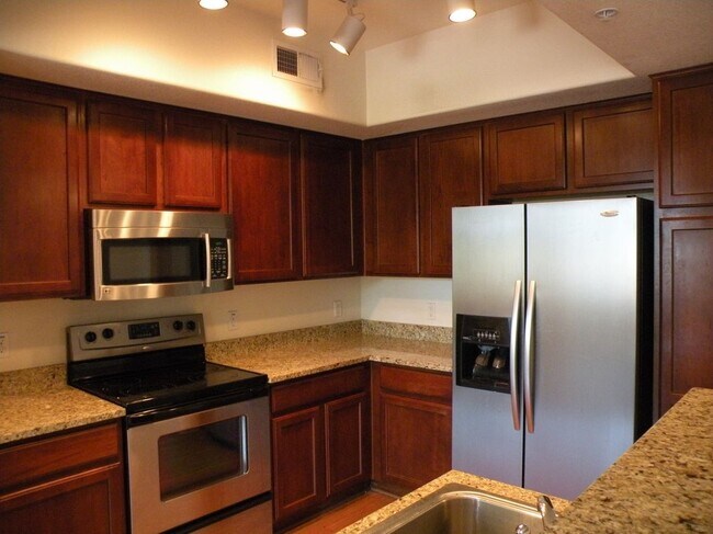 Foto del edificio - 2402 E 5th St