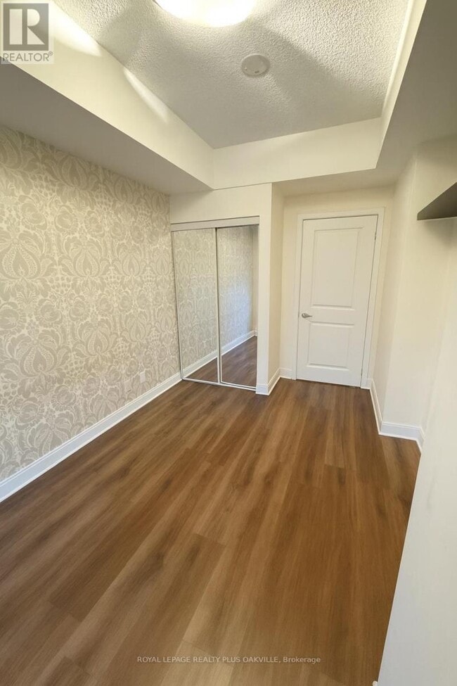 Building Photo - 80 Absolute Ave