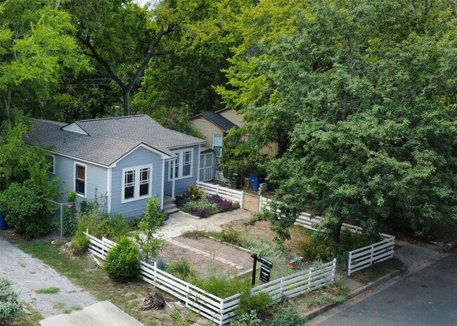 Foto del edificio - 2108 Rountree Dr