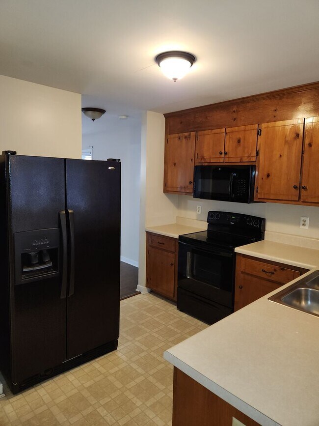 Building Photo - 3 bed 2.5 bath home Chesterfield Fenced Ya...
