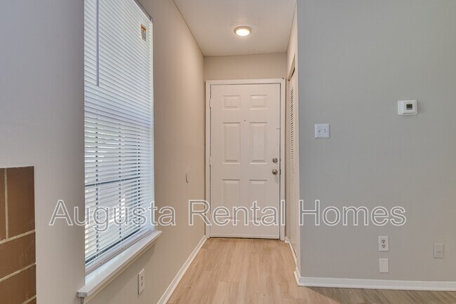 Foto del edificio - 2515 Center West Parkway - 1L
