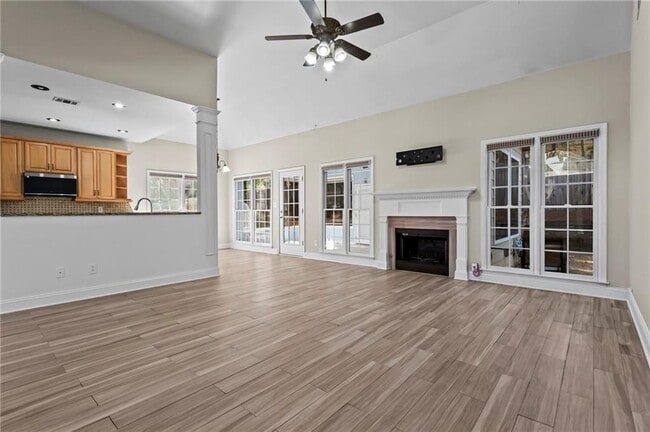 Building Photo - 3030 Northcliff Dr