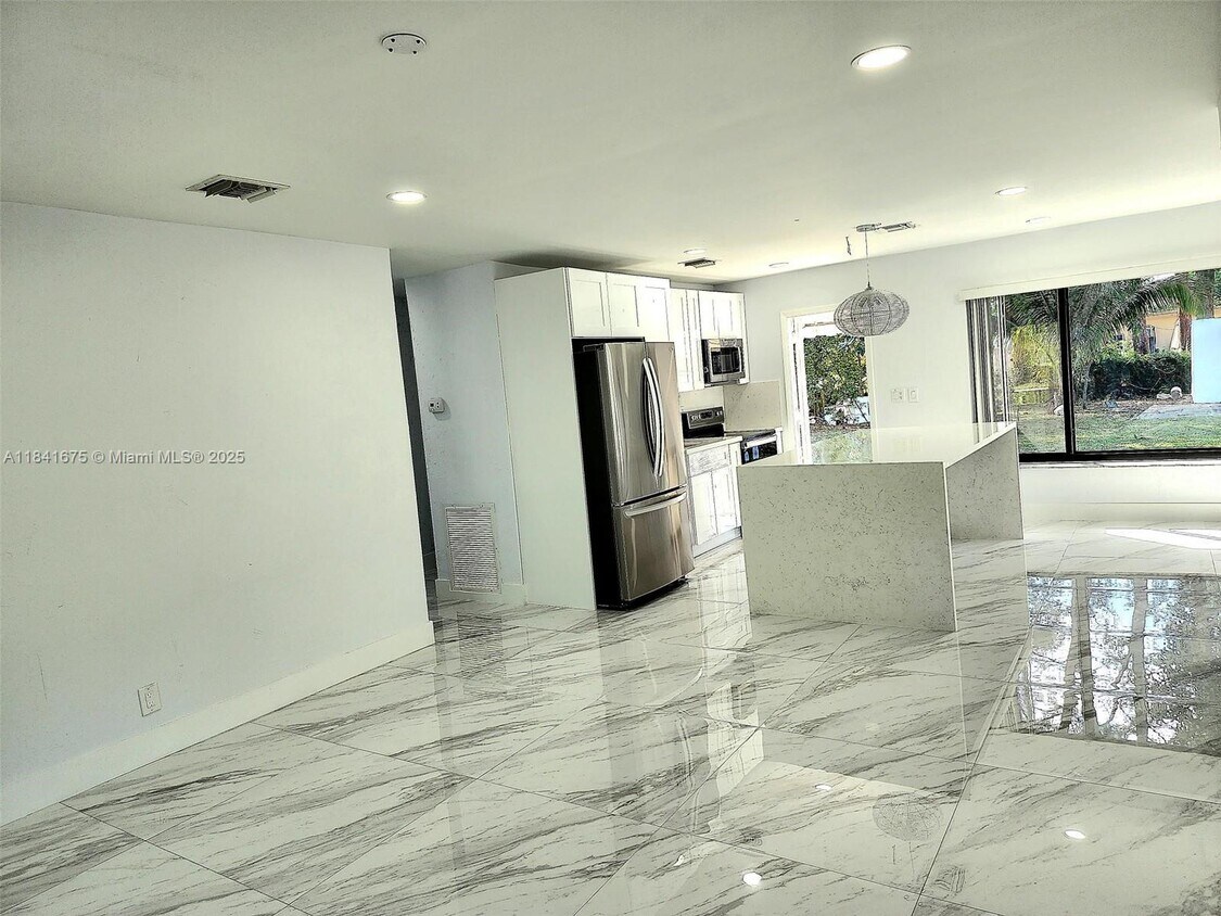 Foto principal - 1028 NE 39th St