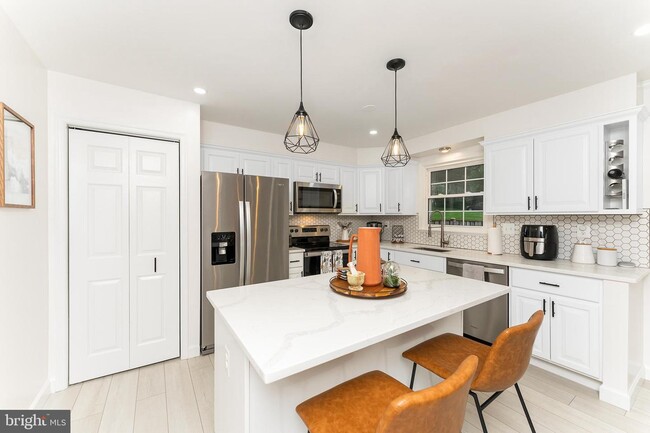 Foto del edificio - 406 Maple Ct