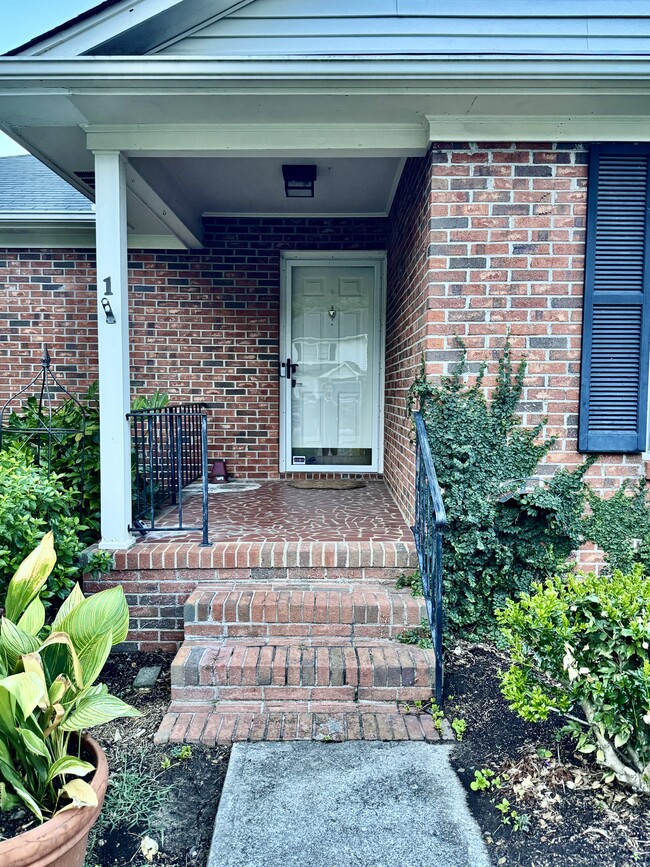 Building Photo - 1 Hillington Pl