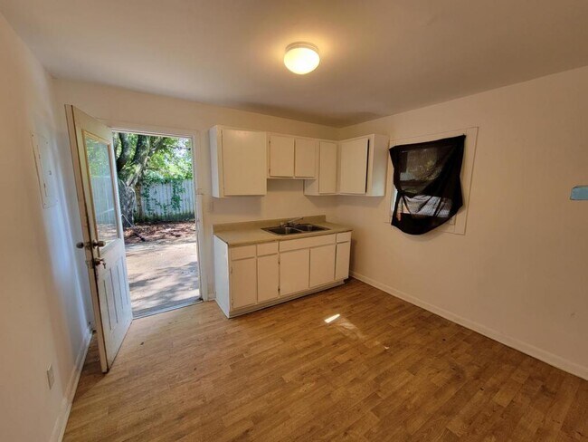 Building Photo - 202 Wendan Way