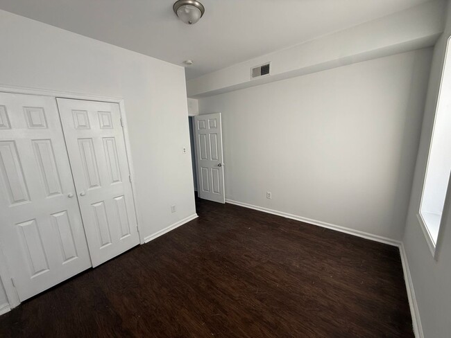 Building Photo - Freshly updated 2-bedroom unit, $1,500.00, Southbridge neighborhood, Wilmington
