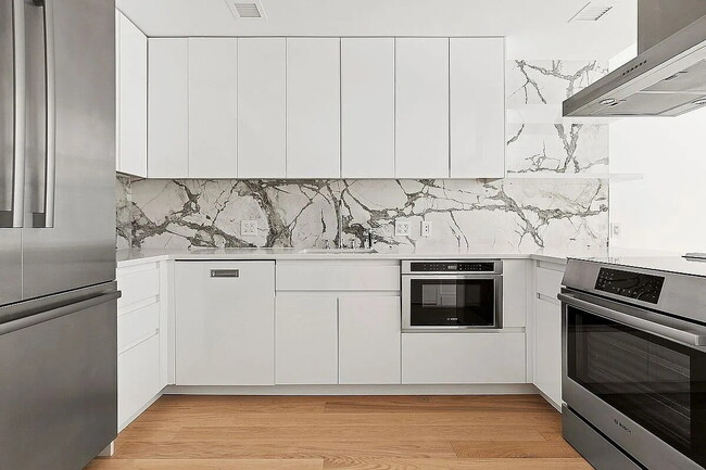 Building Photo - "Luxury 1-Bedroom Oasis with Pool & Elegant Finishes in Prime New York Location!"