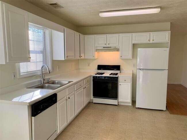 Building Photo - 1481 Laurel Pointe Cove