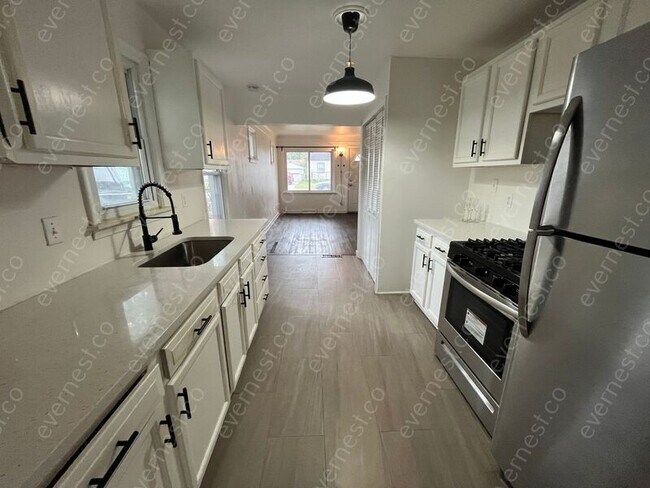 Foto del edificio - 14219 Knox Ave
