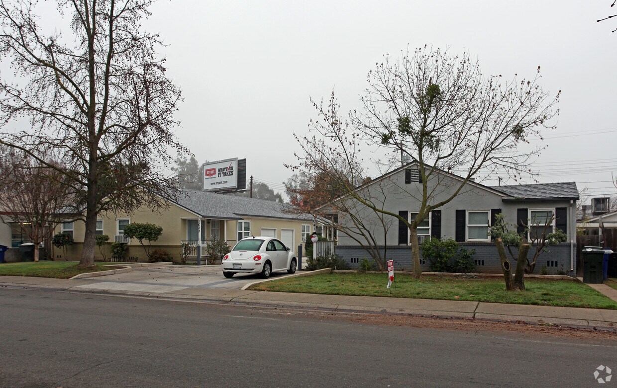 Foto principal - 1031-1041 64th St