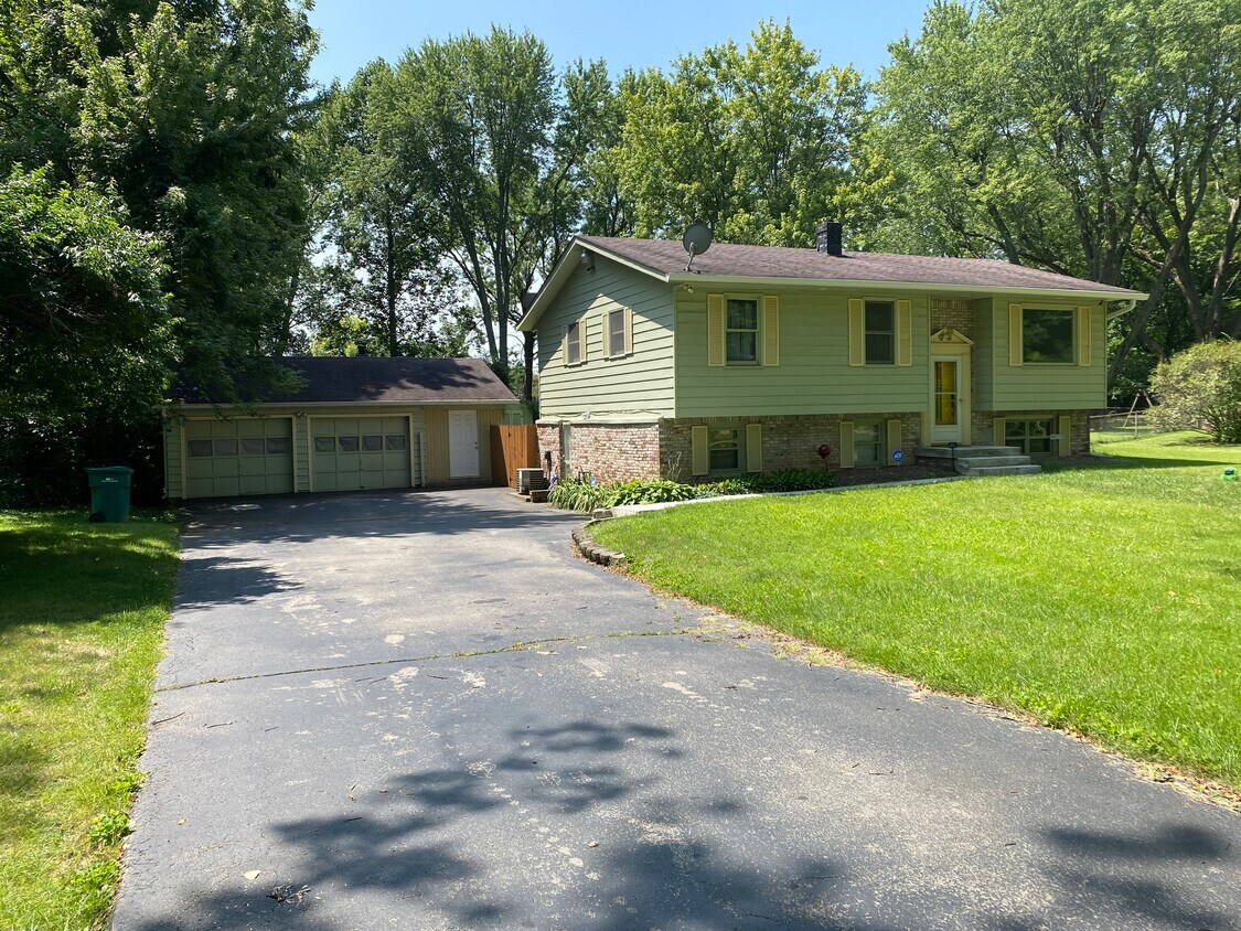 Primary Photo - 3105 W 82nd St